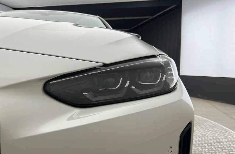 BMW i4 eDrive40 GC Kamera Auto. Park. - fotka 11 z 23