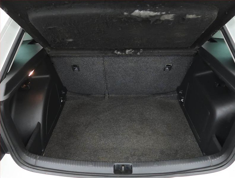 Škoda Rapid (2015) Spaceback 1.4 TDI, Xenony - fotka 13 z 20