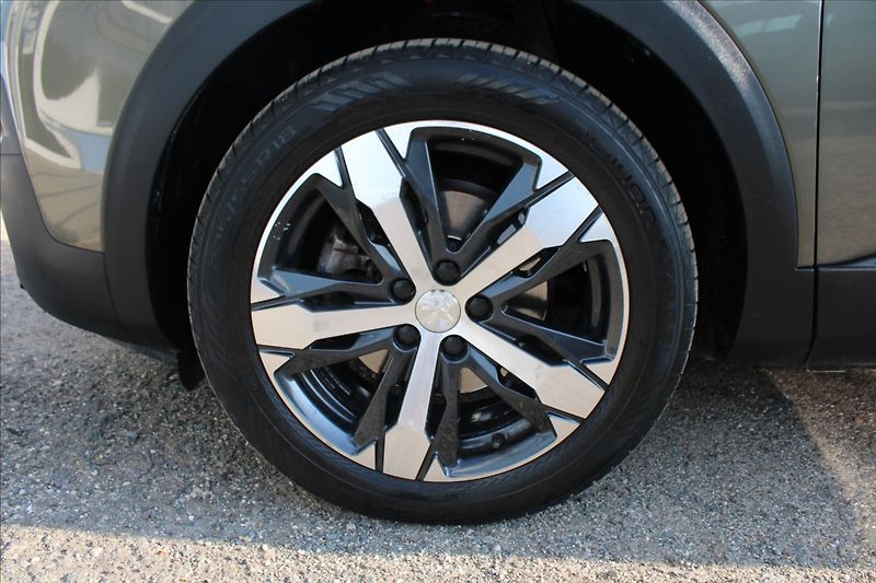 Peugeot 3008 1,2 i 96kW  1.MAJ,ČR,ALLURE - fotka 31 z 35