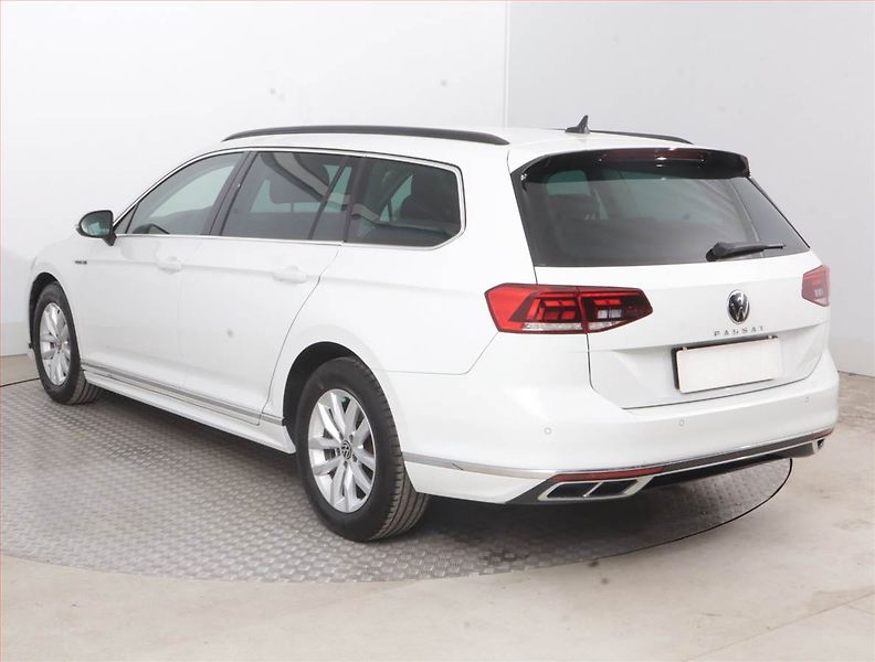 Volkswagen Passat (2021) Business 1.5 TSI, Serv.kniha - fotka 4 z 17
