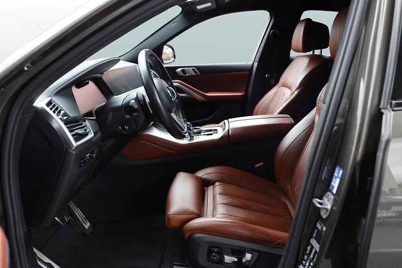 BMW X6 M50d - fotka 9 z 14