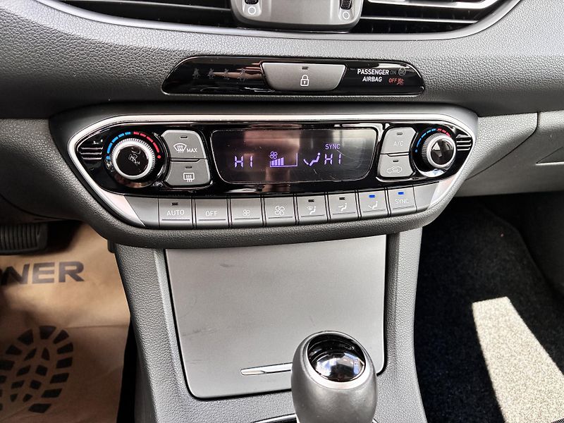 Hyundai i30 WG 1.5T-GDi 117kW DCT STYLE  - fotka 19 z 36