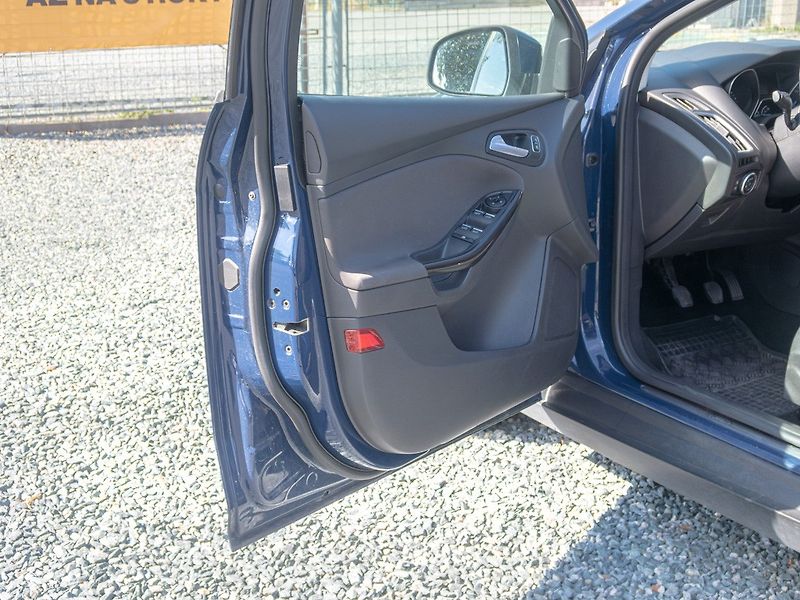 Ford Focus (2015) ČR 1.6D 85KW – PO ROZVODECH - fotka 9 z 43