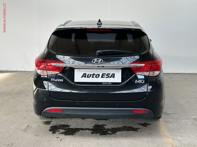 Hyundai i40 (2012) 1.6 GDI, AC, výhřev sed. - fotka 5 z 17