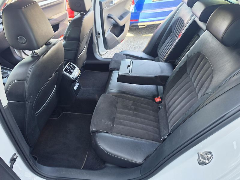 Škoda Superb 2.0 TDI ALCANTRA Led DSG  - fotka 21 z 24