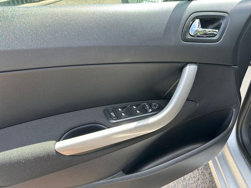 Peugeot 308 (2013) SW 1,6HDI 82Kw - fotka 9 z 24