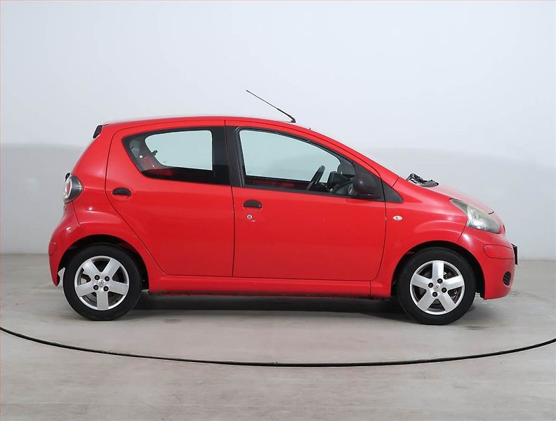 Toyota Aygo (2011) 1.0 VVT-i, nová STK - fotka 6 z 15