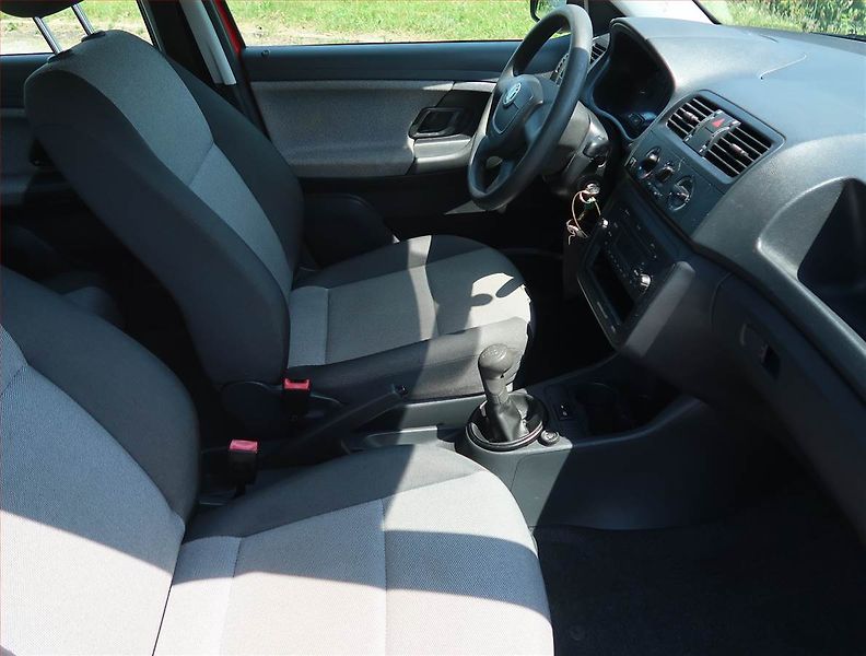 Škoda Fabia (2012) 1.2 12V, Serv.kniha - fotka 9 z 14