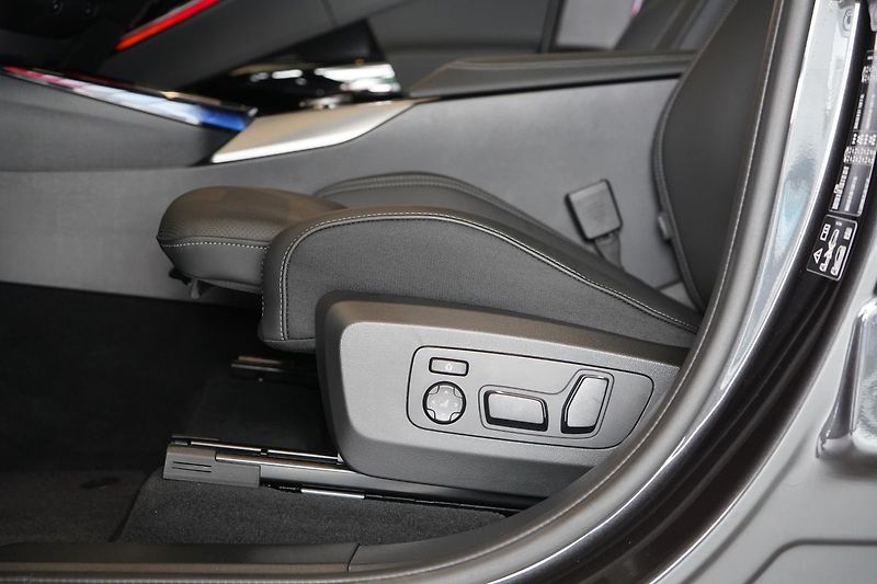 BMW X3 M50 xDrive, Nezávislé, Tažné - fotka 25 z 50
