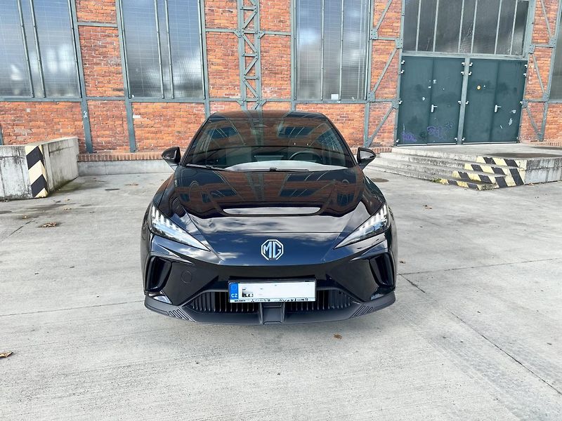MG MG4 (2023) EV Elegance 64 kW - fotka 3 z 18