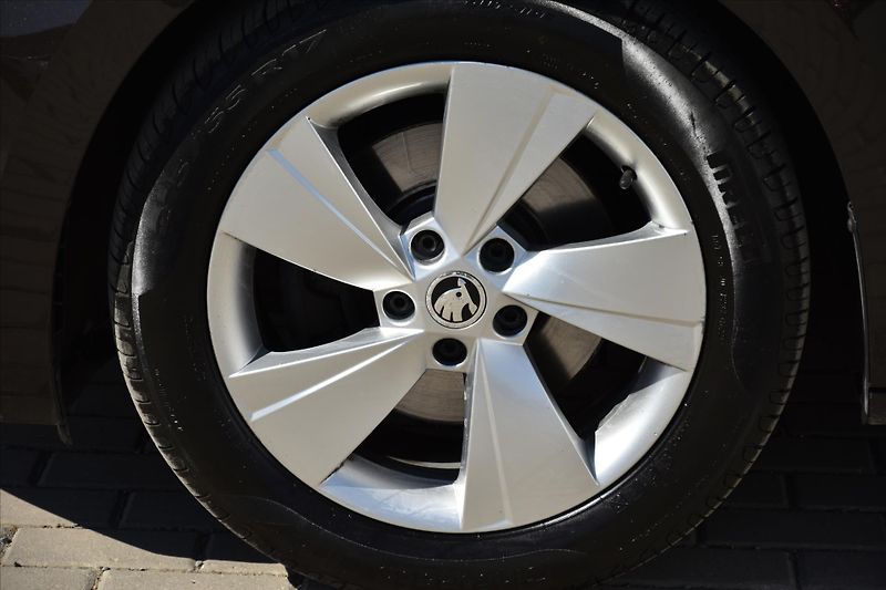 Škoda Superb 2.0TDi 140kW PANORAMA TAŽNÉ - fotka 9 z 27
