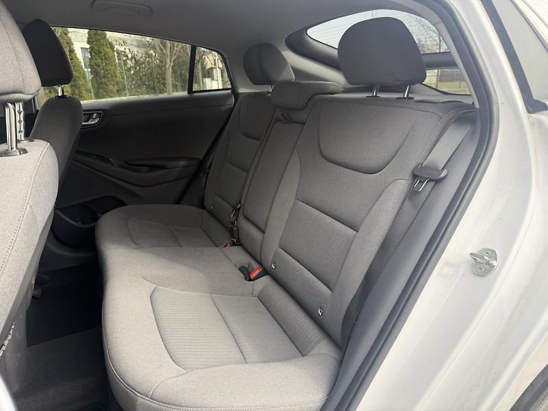 Hyundai Ioniq 1.6 GDI HYBRID Creative - fotka 19 z 20