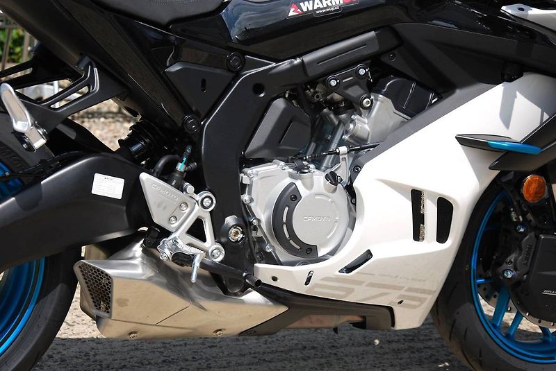 CFMOTO (2026) 675 SR-R - fotka 15 z 25