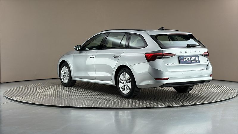 Škoda Octavia 2.0 TDI Ambition Combi - fotka 2 z 25