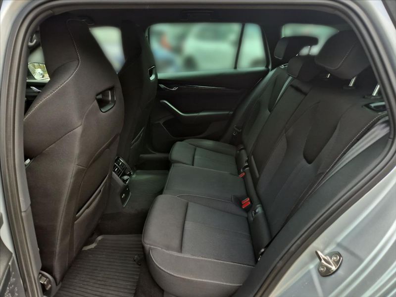 Škoda Octavia 2,0 TDi SportLine DSG - fotka 10 z 18