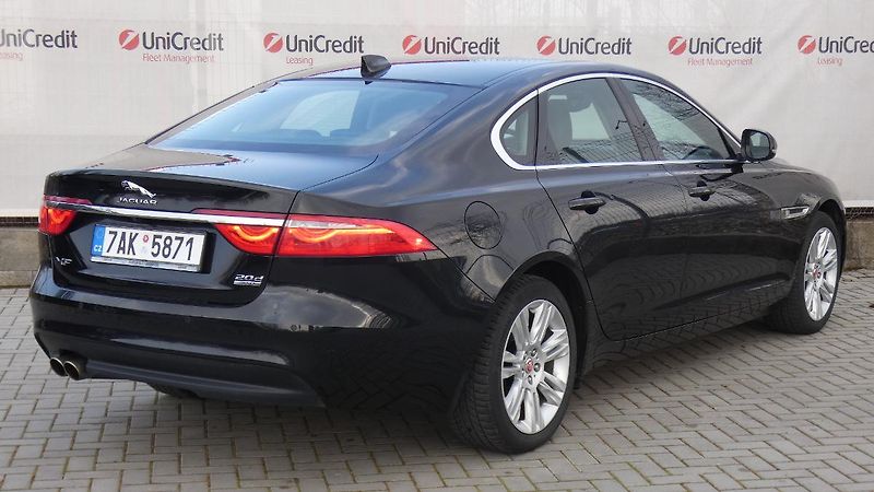 Jaguar XF 20d AWD Prestige - fotka 3 z 23