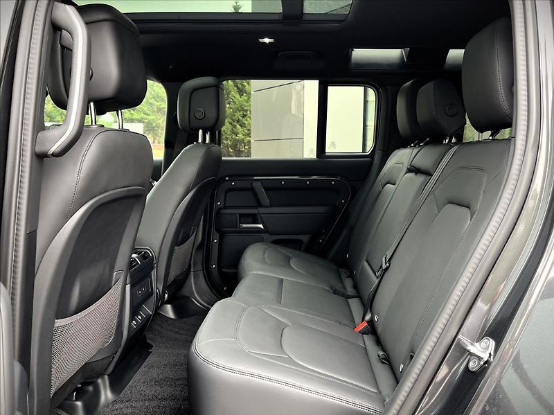 Land Rover Defender (2026) 110 D250 X-DYNAMIC SE - fotka 21 z 23