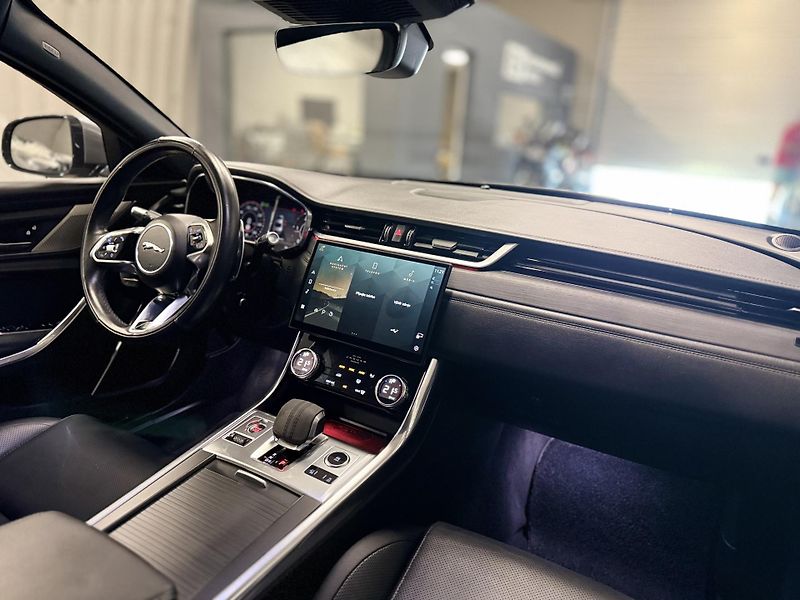 Jaguar XF (2021) 2.0d R-Dynamic, REZERVOVANO - fotka 50 z 56