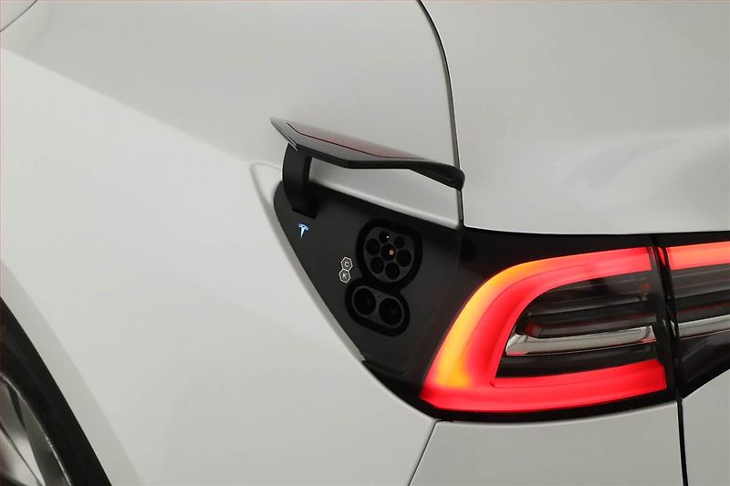 Tesla Model Y (2022) RWD LFP 60kWh, SoH 96% - fotka 20 z 21