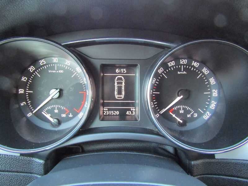 Škoda Superb (2011) 2.0 TDI 103kW  BEZ KOROZE - fotka 30 z 41