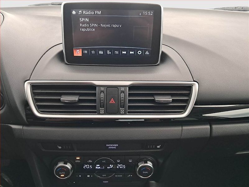 Mazda 3 (2014) 2.0 Skyactiv-G, Xenony - fotka 12 z 16