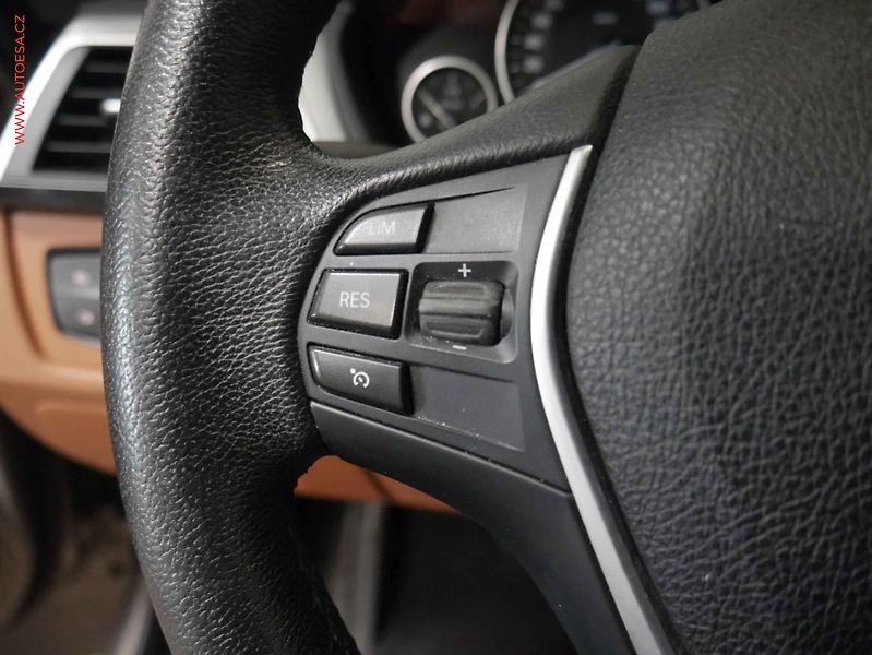 BMW Řada 3 (2016) 2.0 TDI GT, AT, LED, kůže - fotka 17 z 23