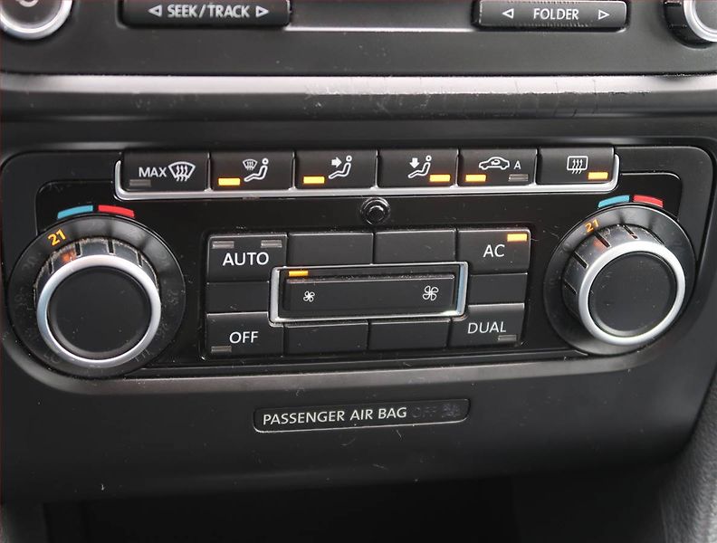 Volkswagen Golf (2010) 1.6 TDI, Serv.kniha, Tempomat - fotka 15 z 16