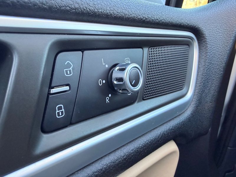 Volkswagen Touareg (2012) 3.0TDI 180kW VZDUCH,NAVI - fotka 13 z 16