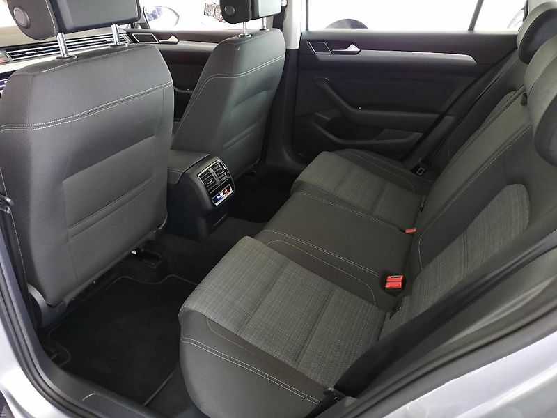 Volkswagen Passat Variant (2021) 2.0 TDI (110kW/150k) DSG, Busi - fotka 8 z 26
