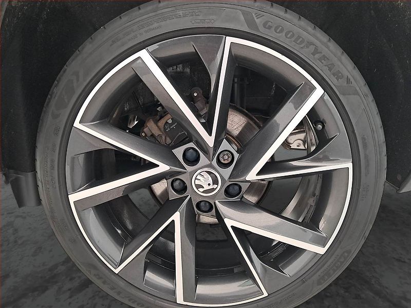Škoda Karoq (2020) 1.5 TSI - fotka 15 z 20