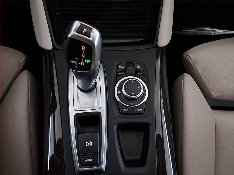 BMW X6 (2014) xDrive30d - fotka 13 z 20
