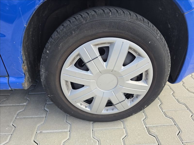 Škoda Fabia 1,2 HTp Clasic SERVISOVÁNO - fotka 34 z 37