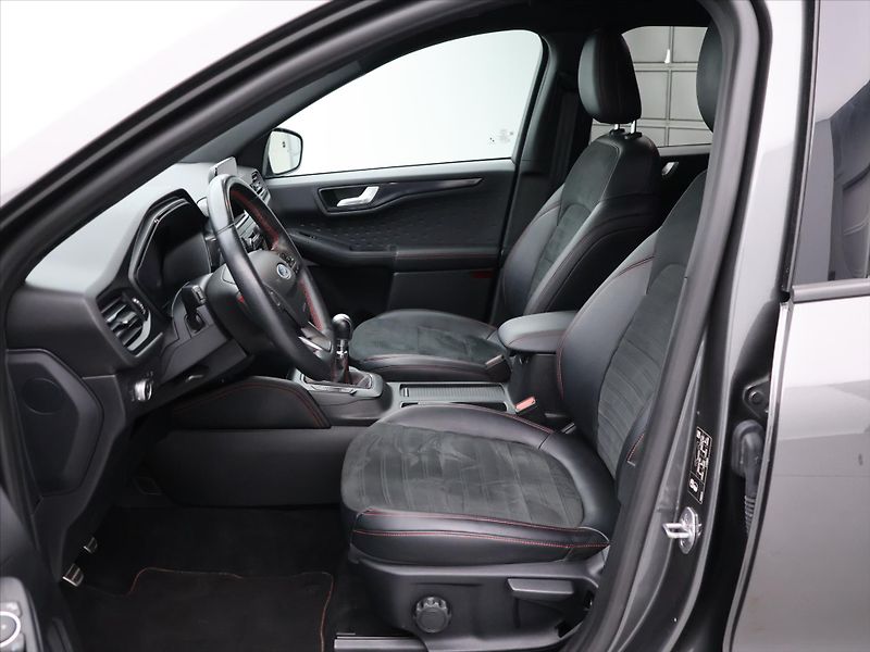 Ford Kuga 1,5 EB 110 kW ST-Line 1.Maj. - fotka 11 z 26