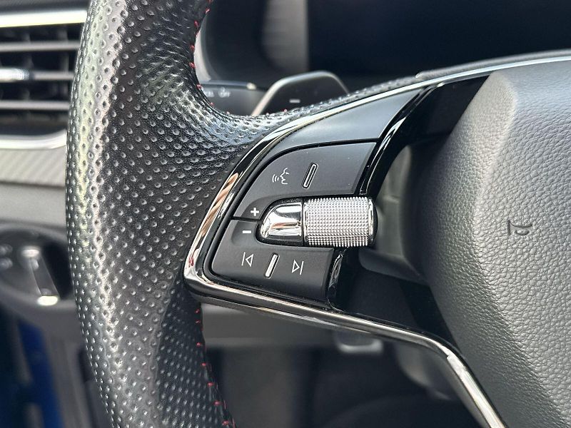 Škoda Kamiq (2021) 1.0 TSI DSG Monte Carlo - fotka 21 z 34