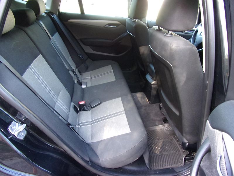 BMW X1 (2015) xDRIVE18d 105kW 1.MAJITELKA ČR - fotka 18 z 23