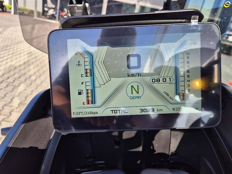 QJ Motor (2025) SVT 650 X (2025) – 1. majitel, - fotka 19 z 20