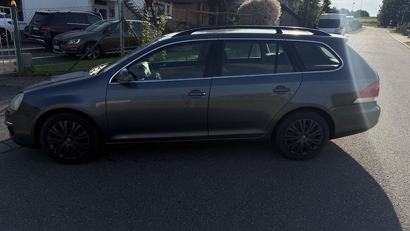 Volkswagen Golf Variant (2008) 2.0TDI DSG 103KW  - fotka 10 z 18