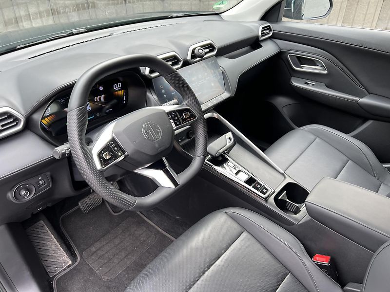 MG ZS 1.5 HYBRID+ 145 kW 10.000KM - fotka 9 z 20