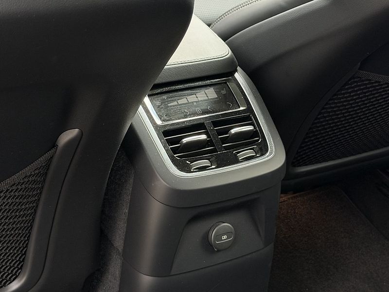 Volvo XC90 PlusDark T8,AWD,Plug-in hybrid - fotka 13 z 26