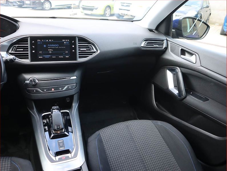 Peugeot 308 (2019) Style 1.2 PureTech, Automat - fotka 8 z 21