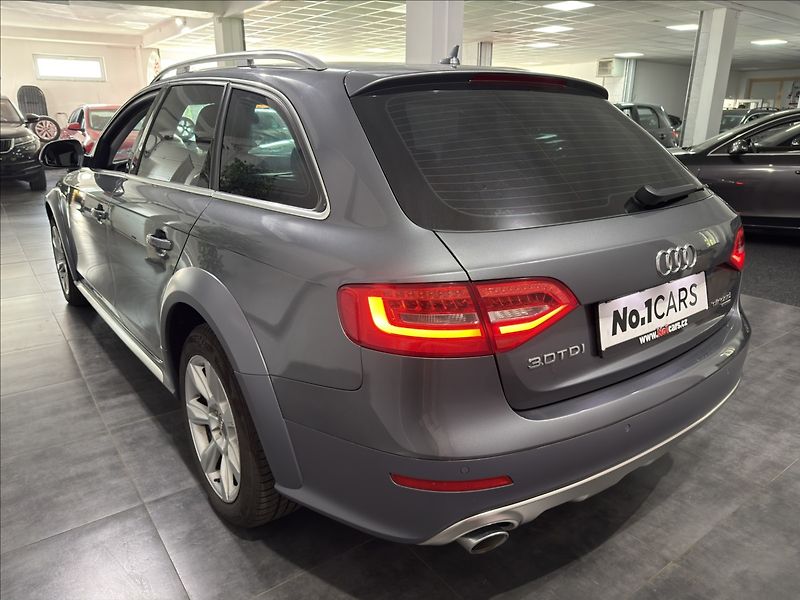 Audi A4 Allroad 3,0   TDI AT 180KW B&O BI-XEN - fotka 4 z 32
