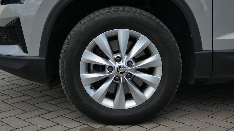 Škoda Karoq 1,5 TSI DSG Ambition - fotka 23 z 24