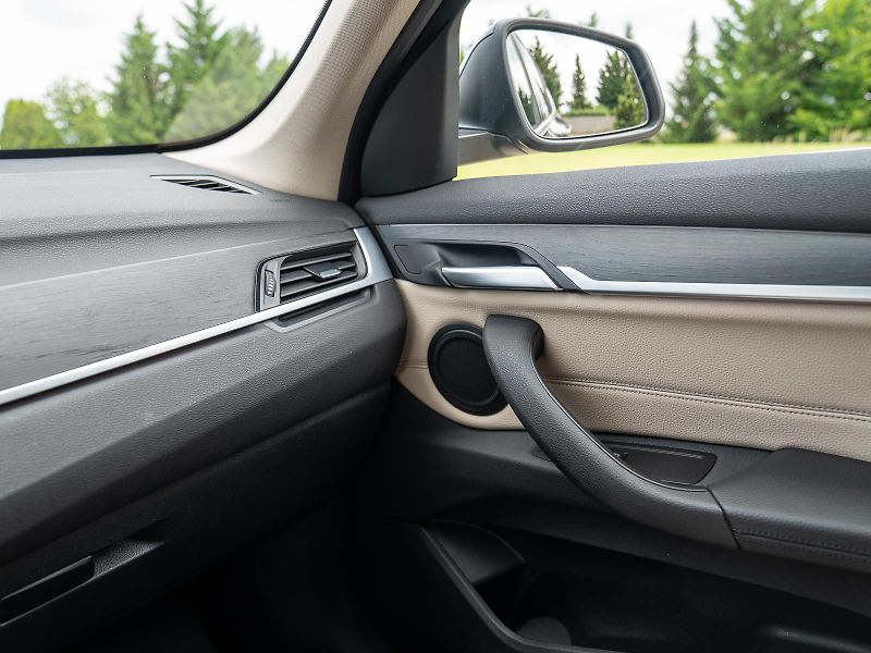 BMW X1 xDrive25d (F48) Model xLine - fotka 13 z 31