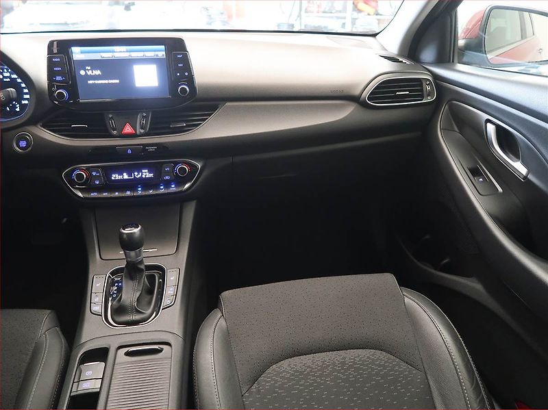 Hyundai i30 (2018) 1.4 T-GDI, Automat, Serv.kniha - fotka 8 z 18