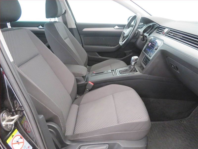 Volkswagen Passat (2020) Comfortline 2.0 TDI, Automat - fotka 9 z 17