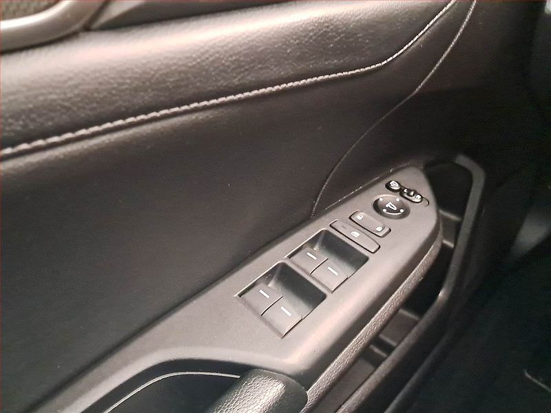 Honda Civic (2018) 1.0 VTEC Turbo, Kůže, Navi - fotka 16 z 17