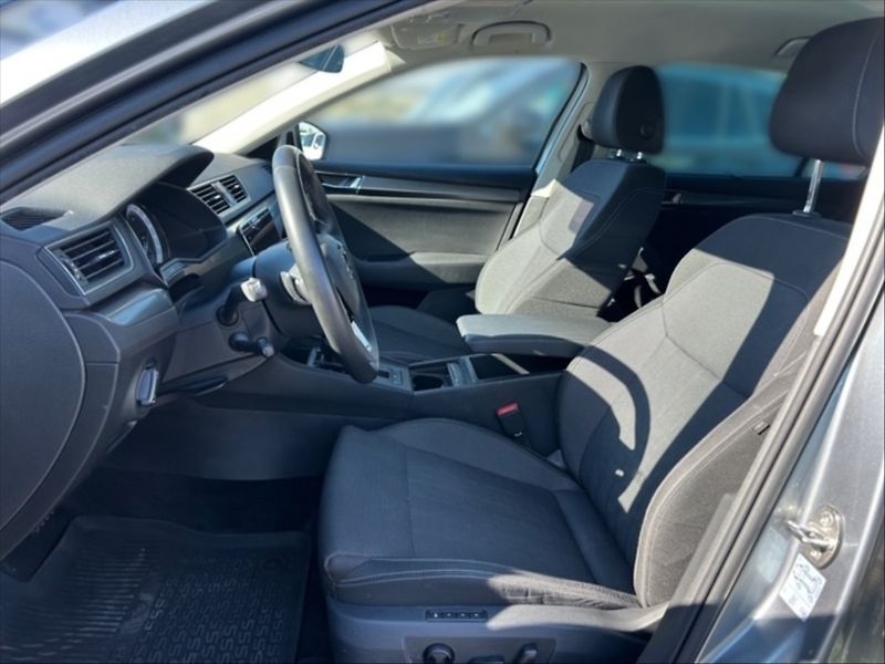 Škoda Superb 2,0 TDI 110 Style AT - fotka 7 z 11