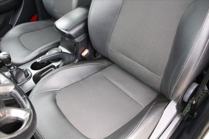 Hyundai ix35 1,7 CRDI  ČR,TRIKOLOR+,TAŽNÉ - fotka 20 z 28