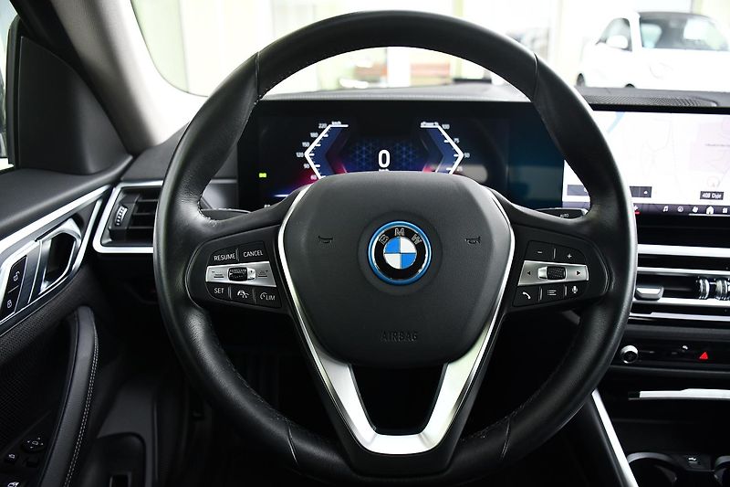 BMW i4 eDrive40 97,4%SoH. - fotka 22 z 39