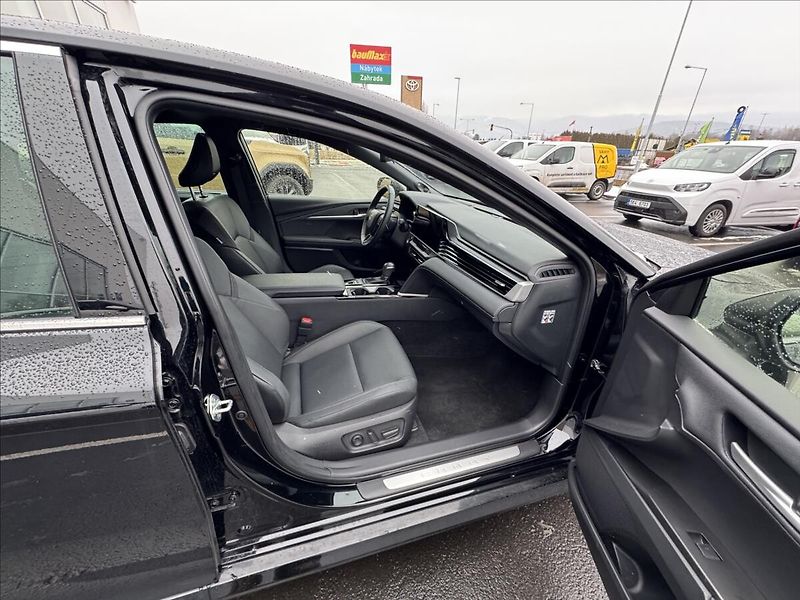 Toyota Camry 2,5 EXECUTIVE - fotka 11 z 19